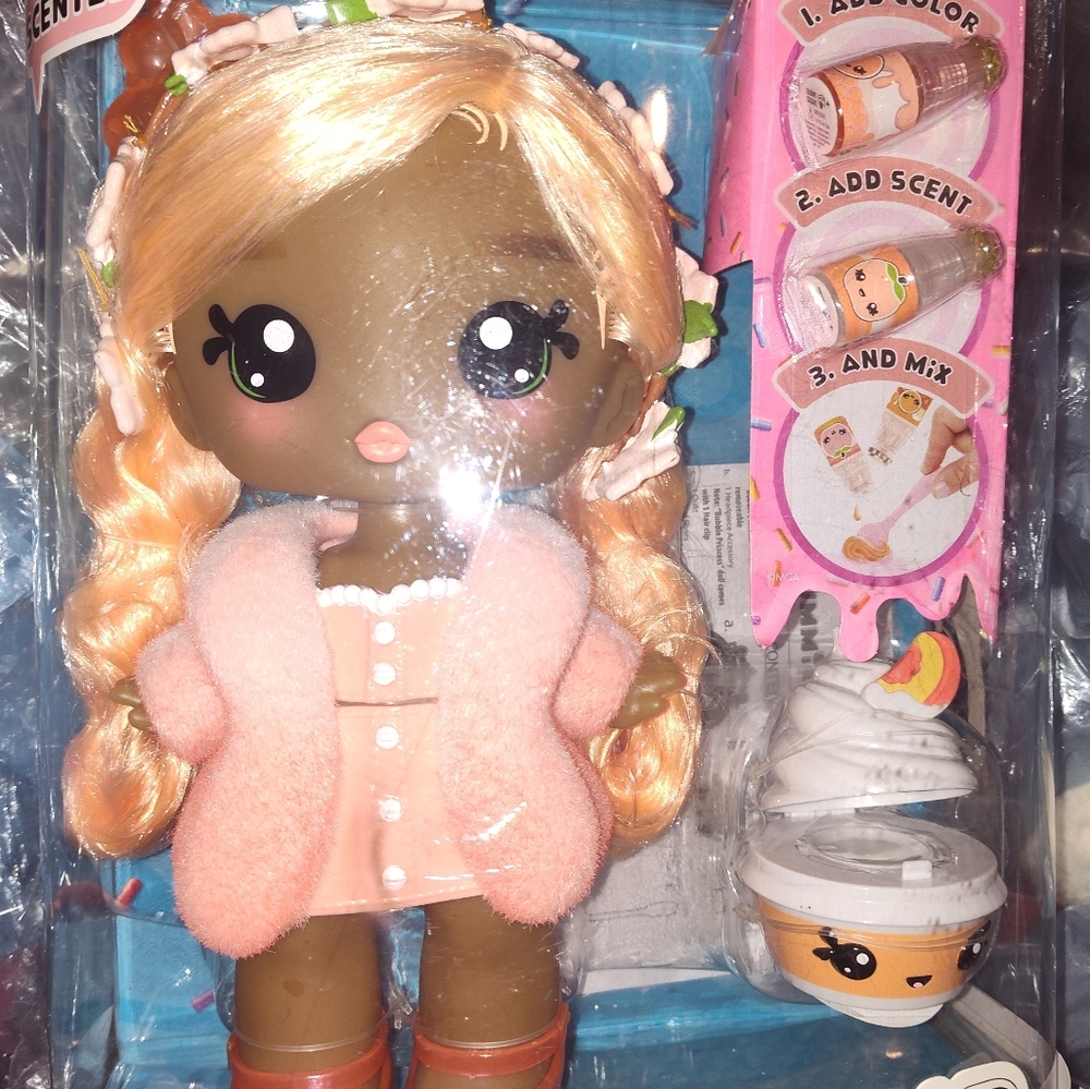 YummiLand Large Doll PiperPeach, Lip Gloss Pet And DIY Lipgloss Kit - Picture 5 of 7